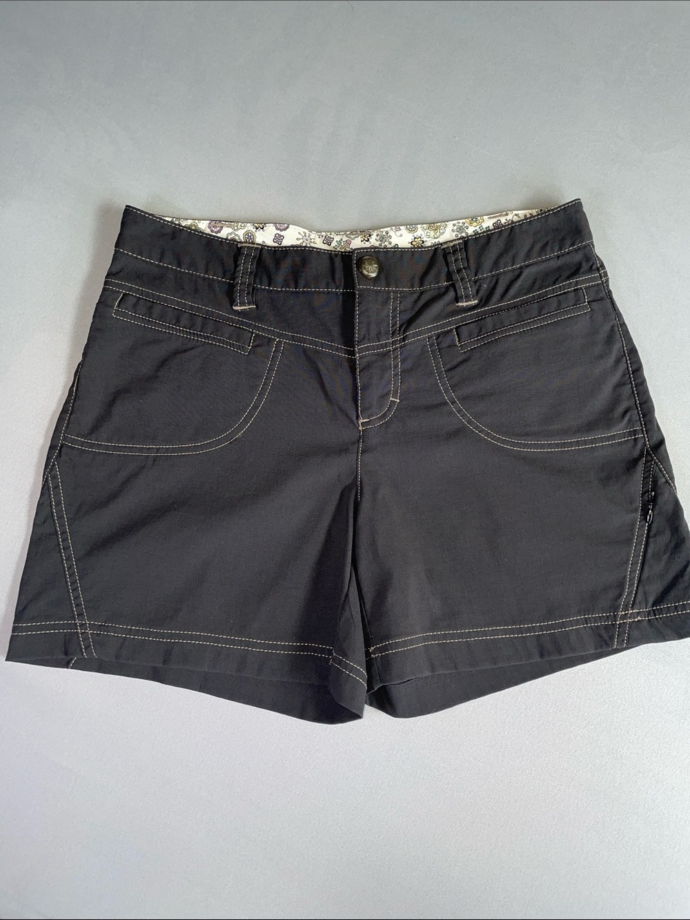Athleta Dipper Mid Rise Hiking 5” Shorts Black Tan Stitching Nylon Size 4